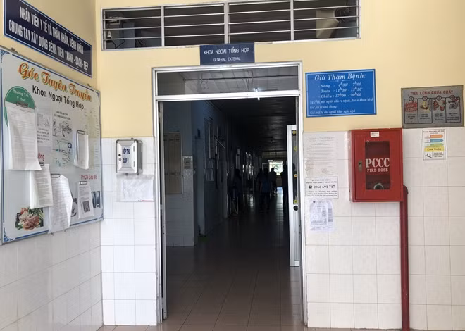 3 hoc sinh bi nhom con do danh gay song mui, dam thung bung-Hinh-3