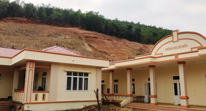 Doi nut toac, hang tram hoc sinh phai so tan tranh tham hoa-Hinh-2