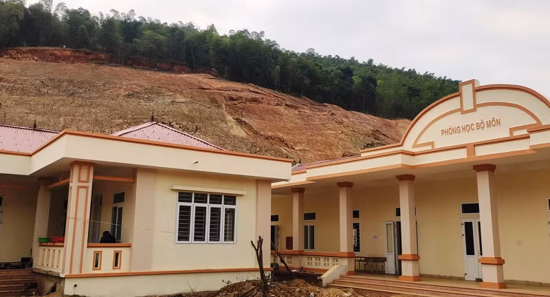 Doi nut toac, hang tram hoc sinh phai so tan tranh tham hoa-Hinh-2