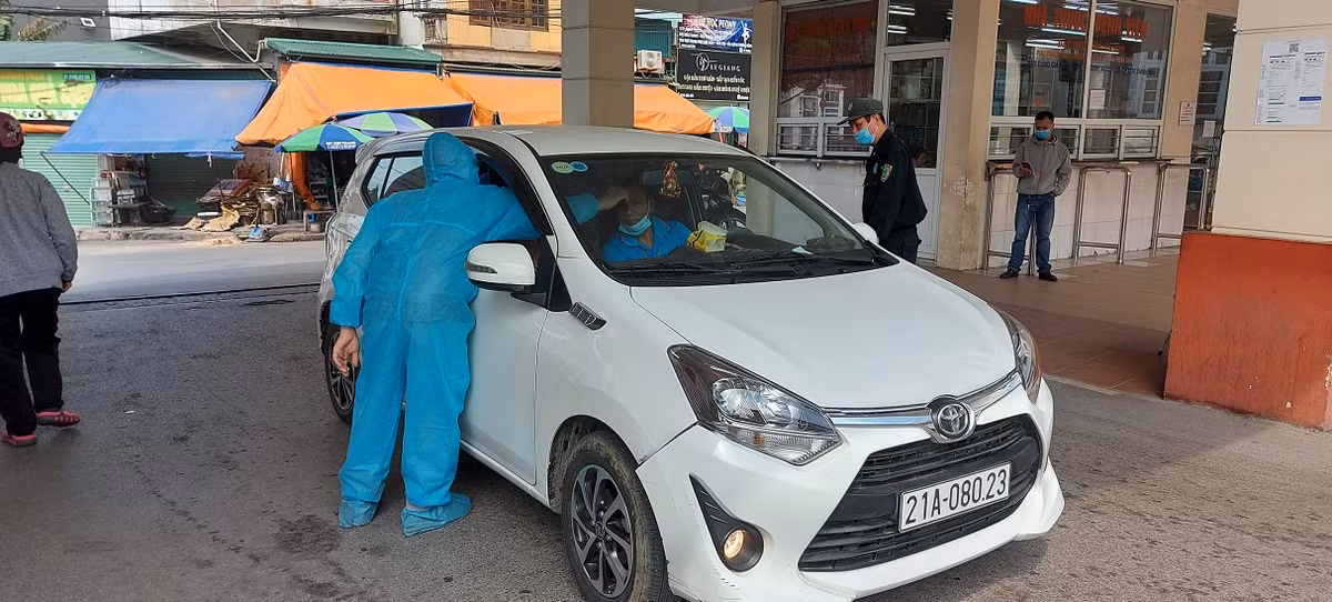 Can canh nguoi Quang Ninh di xet nghiem COVID-19 tra phi tai Benh vien-Hinh-9