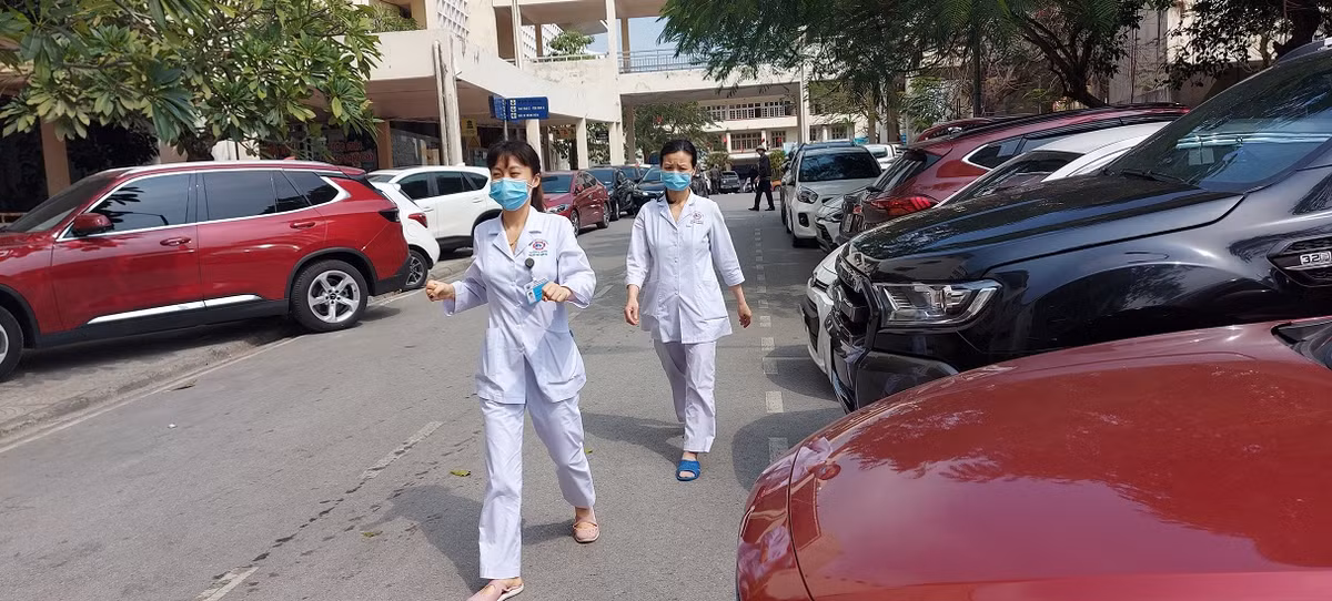 Can canh nguoi Quang Ninh di xet nghiem COVID-19 tra phi tai Benh vien-Hinh-5