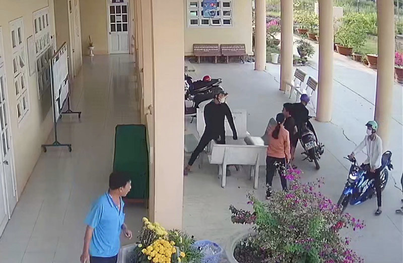 Trieu tap 10 doi tuong danh hoc sinh gay song mui, dam thung bung-Hinh-4