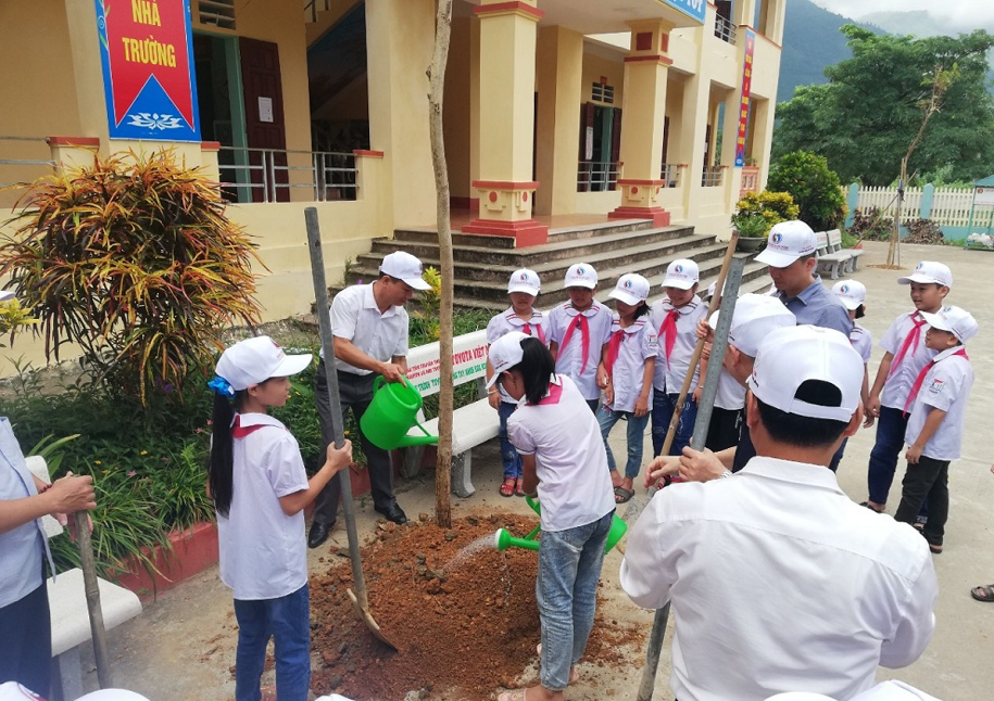 Toyota Viet Nam uom mam cay xanh tai khong gian truong hoc