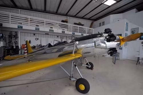 Choang voi thi tran moi nha deu so huu may bay rieng-Hinh-2