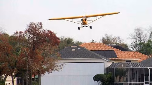 Choang voi thi tran moi nha deu so huu may bay rieng-Hinh-6