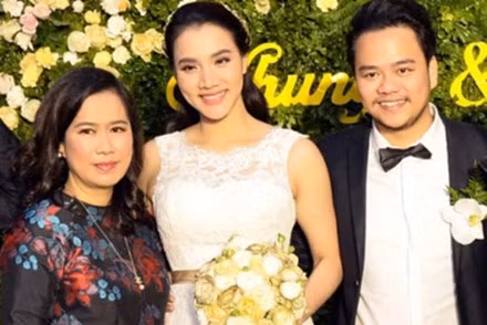 Chọn cuộc sống gia đình và rời xa những ồn ào của giới showbiz, Trang Nhung đang chứng tỏ mình đúng đắn. Chia sẻ về mẹ chồng, Trang Nhung cho biết: "Mẹ Huệ là người đàn bà đẹp, quyền lực, thông minh và nhạy bén. Ở mẹ Huệ, tôi thấy vừa có nét truyền thống vừa có sự hiện đại. Mẹ tề gia nội trợ rất giỏi, thích nấu ăn và rất yêu thương con cháu. Dù bận rộn, mẹ luôn dành thời gian chăm sóc từng bữa ăn cho các con, đó là điều không phải ai cũng làm được". 