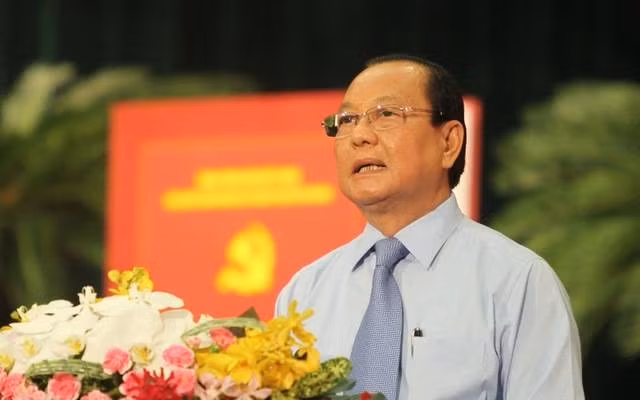 Tháng 10/1986 là Ủy viên Ban Chấp hành Đảng bộ TP HCM khóa IV, Phó Chủ nhiệm Ủy ban Kế hoạch thành phố, Ủy viên Ban Chấp hành Liên đoàn Lao động TP HCM. 