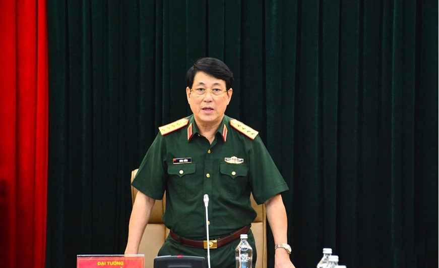 Ông Lương Cường xuất phát điểm từ vị trí trợ lý cán bộ, Phó Trung đoàn trưởng một số đơn vị rồi đến Phó Cục trưởng phụ trách nhân sự, Tổng cục Chính trị Quân đội Nhân dân Việt Nam. 