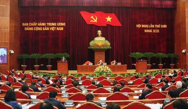 Toan van thong cao ngay lam viec dau tien Hoi nghi Trung uong 9