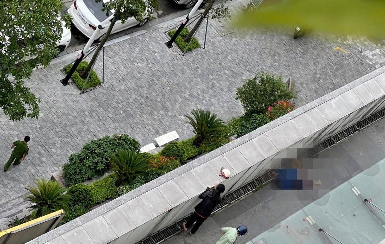 Nguoi phu nu tu vong tai chung cu HUDIC, nghi roi tu tang cao