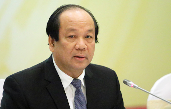 Quá trình công tác, ông Dũng trải qua nhiều chức vụ từ Trưởng Phòng kinh doanh, Công ty xuất nhập khẩu huyện Lý Nhân, tỉnh Hà Nam Ninh; Giám đốc Công ty xuất nhập khẩu huyện Lý Nhân; Phó Chánh Văn phòng UBND huyện Lý Nhân (Hà Nam); Chủ tịch Liên đoàn Lao động huyện Lý Nhân; Trưởng phòng Ngoại vụ, Văn phòng UBND tỉnh Hà Nam; Phó Chánh Văn phòng HĐND - UBND tỉnh Hà Nam; Chánh Văn phòng Tỉnh ủy Hà Nam; Bí thư Huyện ủy Lý Nhân; Bí thư Thành ủy Phủ Lý… 