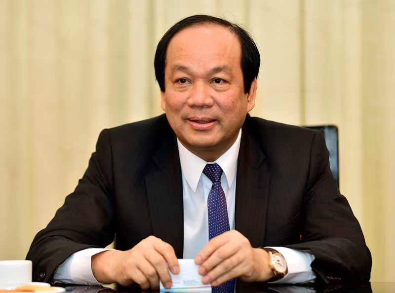 Tháng 1/2023, Ban Bí thư quyết định thi hành kỷ luật Cảnh cáo do đã vi phạm nguyên tắc tập trung dân chủ, quy định của Đảng, pháp luật của Nhà nước; thiếu trách nhiệm trong việc thực hiện nhiệm vụ tổ chức các chuyến bay đưa công dân về nước trong đại dịch COVID-19, để một số cán bộ Văn phòng Chính phủ tham mưu, đề xuất không đúng kết luận của Thủ tướng, nhận hối lộ, bị khởi tố, bắt tạm giam. Sau đó hai tháng, Phó Thủ tướng Trần Lưu Quang ký Quyết định thi hành kỷ luật bằng hình thức cảnh cáo đối với ông Dũng. 