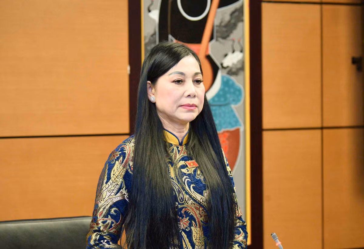  Bí thư Tỉnh ủy Vĩnh Phúc Hoàng Thị Thúy Lan: Ngày 7/3/2024, Cơ quan CSĐT Bộ Công an đã khởi tố, bắt giam bà Hoàng Thị Thuý Lan, Bí thư Tỉnh ủy, Trưởng đoàn đại biểu Quốc hội, Chủ tịch HĐND tỉnh Vĩnh Phúc về tội nhận hối lộ liên quan vụ án ra tại Công ty Cổ phần Tập đoàn Phúc Sơn. Bước đầu xác định, bà Lan đã nhận số tiền tương đối lớn, hàng tỷ đồng từ Hậu “pháo” và đã nộp lại số tiền này. 