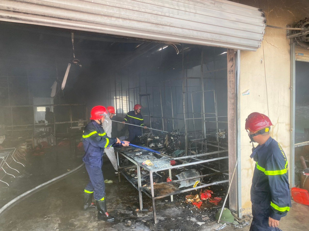 Cháy quán ăn ở Hải Dương, một cháu bé bị tử vong Chay quan an o Hai Duong, mot chau be bi tu vong