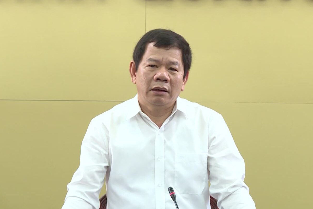 Đến ngày 9/4, Ban Bí thư xem xét, thi hành kỷ luật khai trừ Đảng đối với ông Đặng Văn Minh, Phó bí thư Tỉnh ủy, Bí thư Ban cán sự Đảng, Chủ tịch UBND tỉnh Quảng Ngãi.