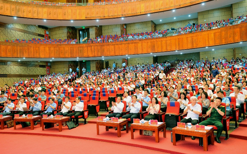 Bí thư Tỉnh ủy Hải Dương đối thoại với cán bộ ngành y tế - Hình 2 Bi thu Tinh uy Hai Duong doi thoai voi can bo nganh y te-Hinh-2