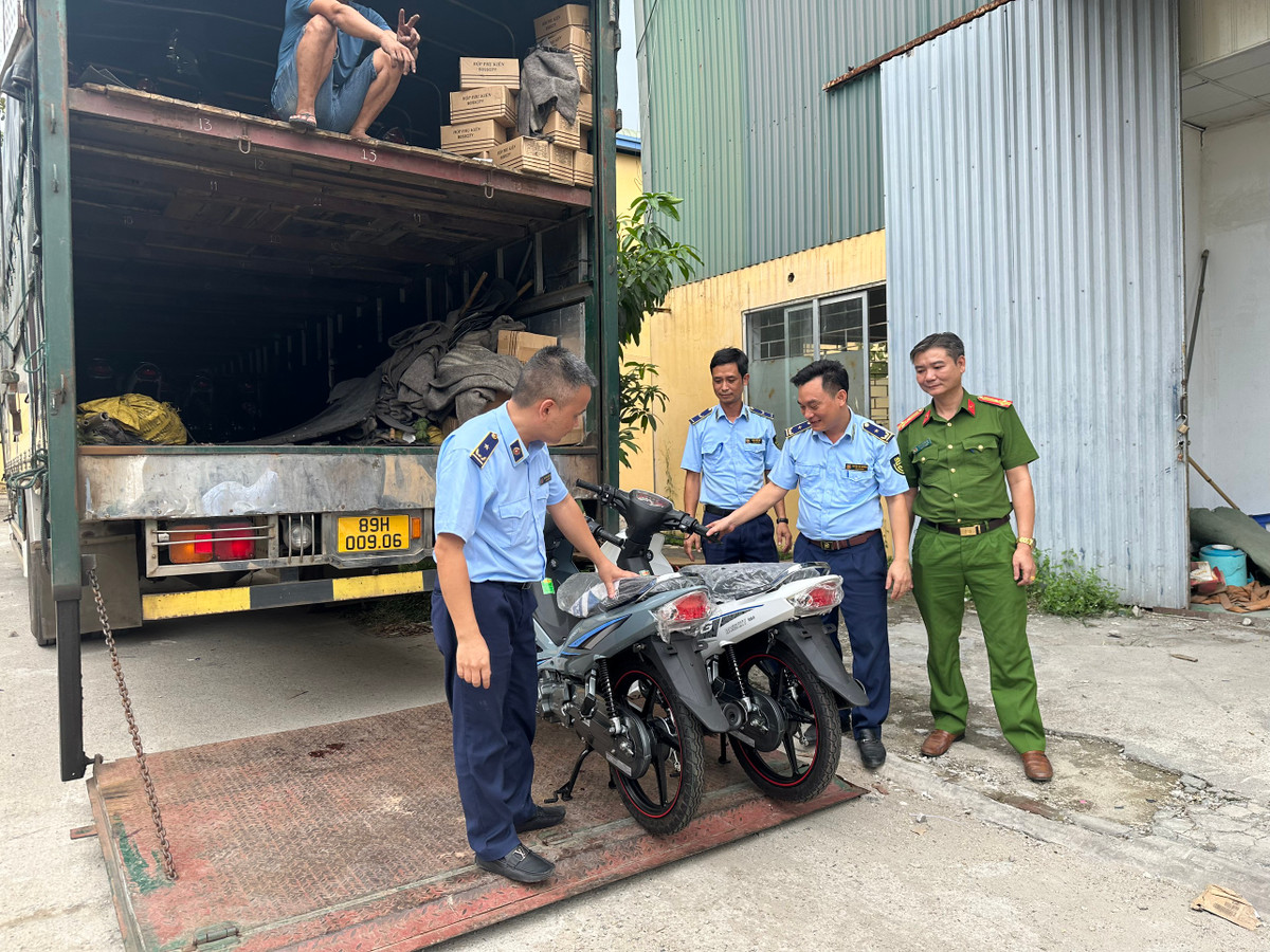 Khởi tố vụ sản xuất hàng giả tại công ty xe máy LIFAN Việt Nam Khoi to vu san xuat hang gia tai cong ty xe may LIFAN Viet Nam