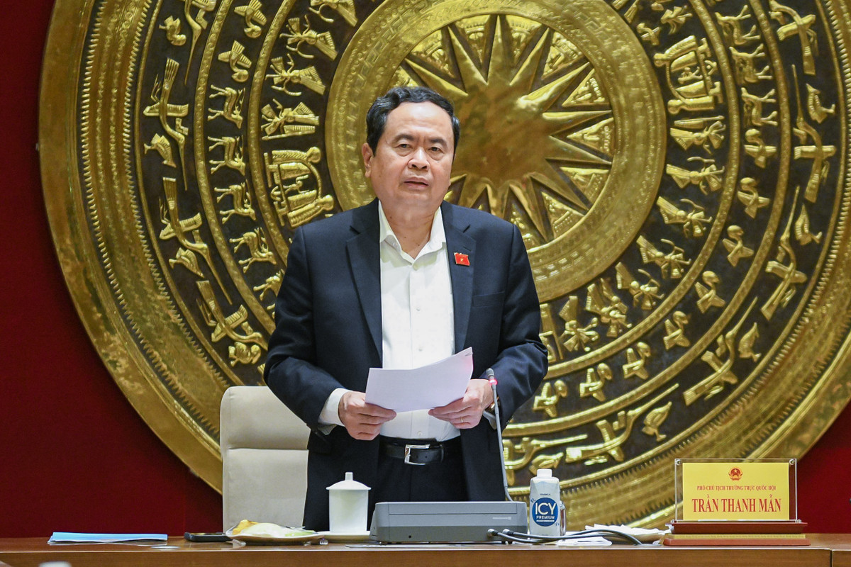 Tháng 7/1994: Ủy viên UBND tỉnh, Ủy viên Ban Cán sự Đảng UBND tỉnh, Chánh Văn phòng UBND tỉnh, Bí thư Đảng ủy Văn phòng UBND tỉnh Cần Thơ. Tháng 12/1999: Tỉnh ủy viên, Ủy viên Ban Cán sự Đảng UBND tỉnh, Phó Chủ tịch UBND tỉnh Cần Thơ