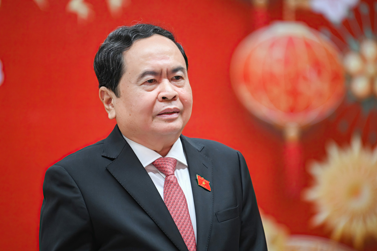 Đầu năm 2004: Ủy viên dự khuyết Trung ương Đảng khóa X; Ủy viên Ban Thường vụ Thành ủy Cần Thơ, Bí thư Quận ủy Bình Thủy, thành phố Cần Thơ.