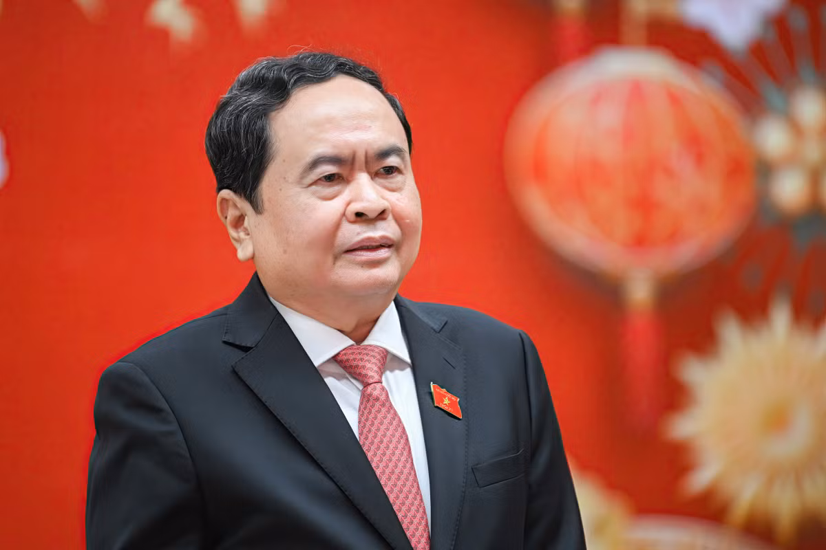 Đầu năm 2004: Ủy viên dự khuyết Trung ương Đảng khóa X; Ủy viên Ban Thường vụ Thành ủy Cần Thơ, Bí thư Quận ủy Bình Thủy, thành phố Cần Thơ.