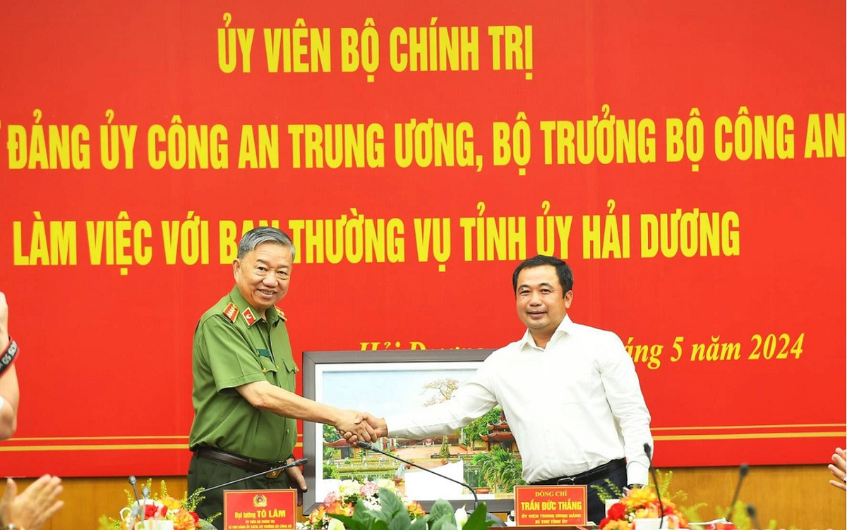 Bộ trưởng Công an Tô Lâm làm việc với Ban Thường vụ Tỉnh ủy Hải Dương - Hình 8 Bo truong Cong an To Lam lam viec voi Ban Thuong vu Tinh uy Hai Duong-Hinh-8