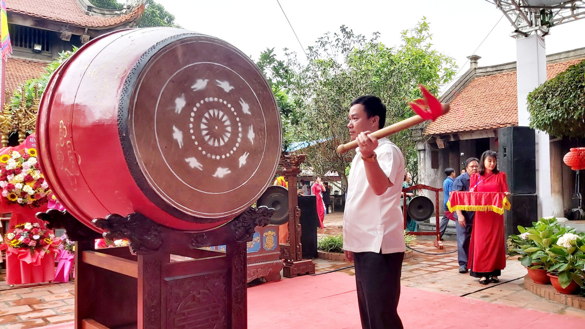 Dự hội có Chủ tịch UBND tỉnh Hải Dương Triệu Thế Hùng, Phó Chủ tịch Thường trực HĐND tỉnh Hải Dương Nguyễn Thị Ngọc Bích cùng hàng nghìn đại biểu, người dân và du khách.