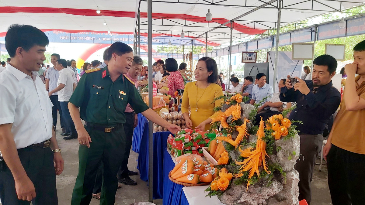 Các sản phẩm trưng bày tại tuần lễ xúc tiến thương mại.