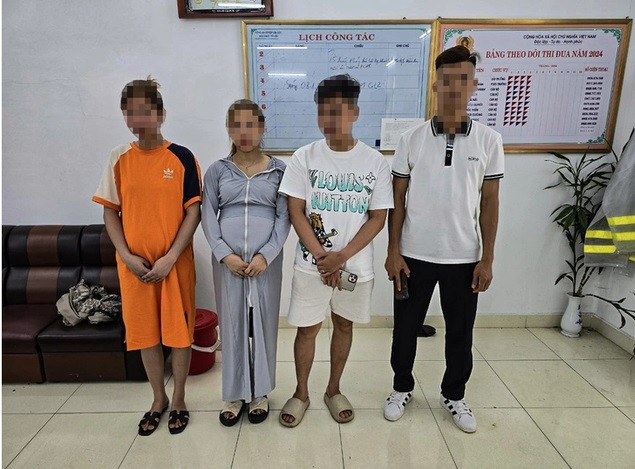 Được mời đến làm việc với cơ quan Công an, các tài xế đã nhận thức được hành vi dừng, đỗ xe trên lòng đường vi phạm và nguy hiểm, gây cản trở an toàn giao thông và cam kết không tái phạm. 