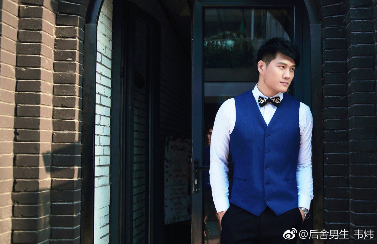 Trái với Hoàng Nghệ Hinh, từ khi tách nhóm, Vy Vỹ lặng lẽ rút khỏi làng giải trí. Anh sống bình yên, giản dị suốt những năm qua. Trong bài viết vào năm ngoái, trang 163 tiết lộ Vy Vỹ mở lớp dạy vẽ và điêu khắc. Tại trang cá nhân, 8X hiếm khi chia sẻ về cuộc sống đời thường. Thậm chí sau khi đăng tải bộ ảnh vào năm 2017, anh không đăng thêm gì suốt thời gian dài.