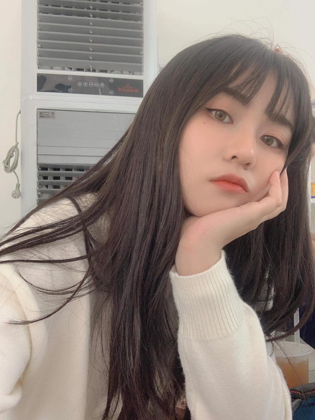 MisThy từng học khoa Ngân hàng tại Đại học Kinh Tế TP HCM. Đây cũng là nữ streamer đầu tiên đạt 100.000 lượt theo dõi trên kênh YouTube riêng.