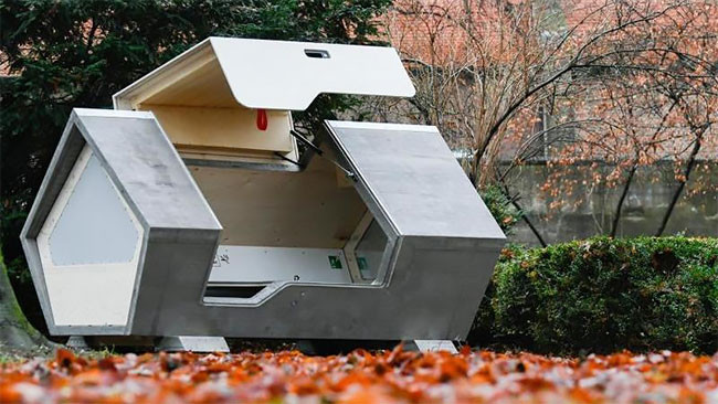 Hiện chúng đang được đặt ở trong các công viên hoặc ở những địa điểm thường có người vô gia cư lui tới để ngủ.