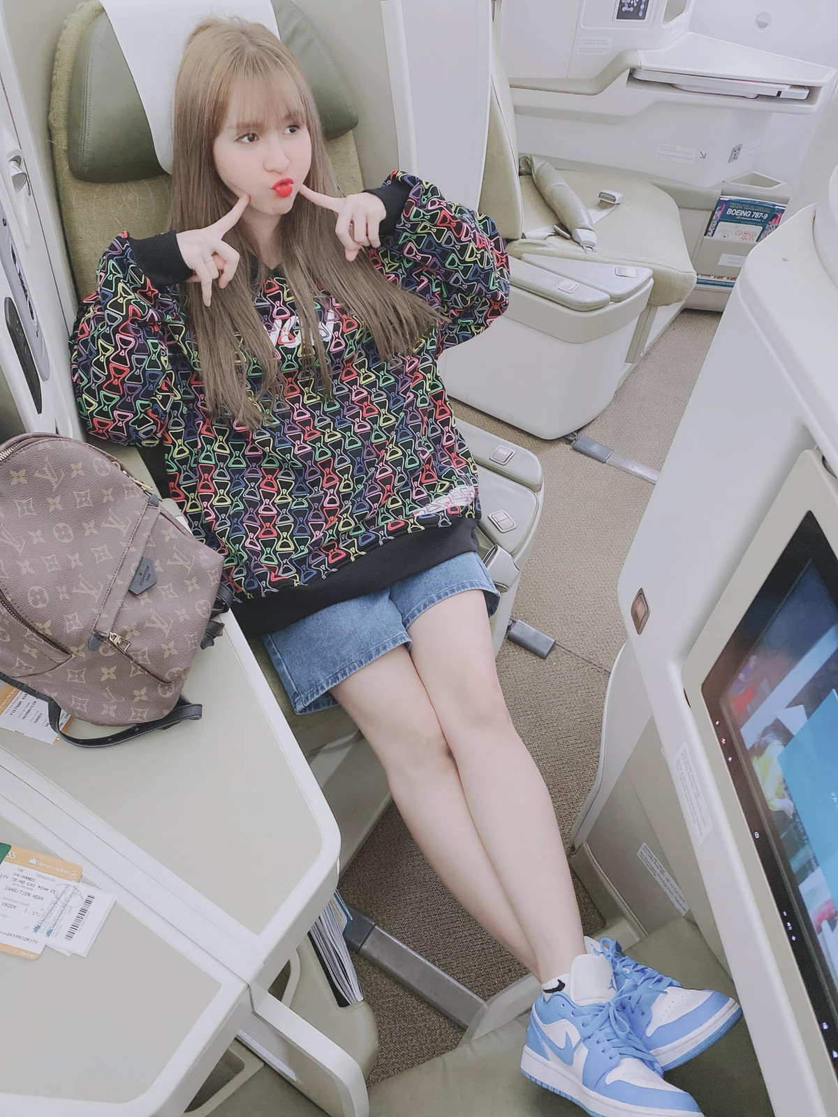 Ngân Sát Thủ nhận tới tấp lời khen ngợi của fan hâm mộ sau mỗi lần đăng ảnh.