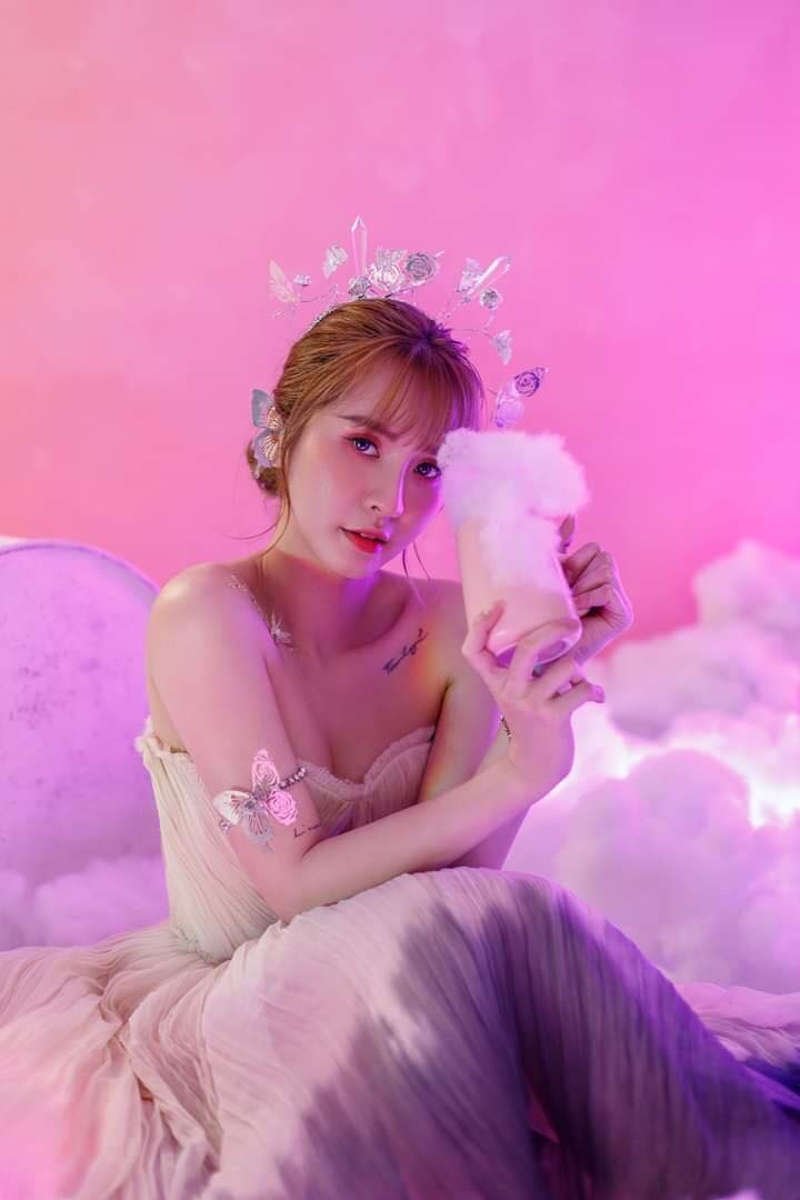 Không quá ồn ào, nhưng Ngân Sát Thủ ngày càng cho thấy được tài năng cũng như nhan sắc thăng hạng vượt bậc.