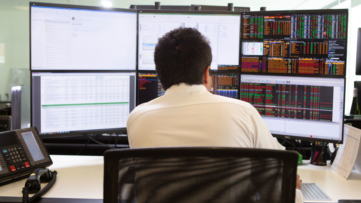 Không khó để thấy phần lớn người dùng sẽ không mua chiếc laptop này. Thay vào đó, Aurora 7 được sinh ra nhằm phục vụ một số đối tượng người dùng nhất định, mà theo Expanscape hướng tới là các chuyên gia bảo mật hay những người đang đầu tư chứng khoán cần sử dụng nhiều màn hình trong cùng một lúc.