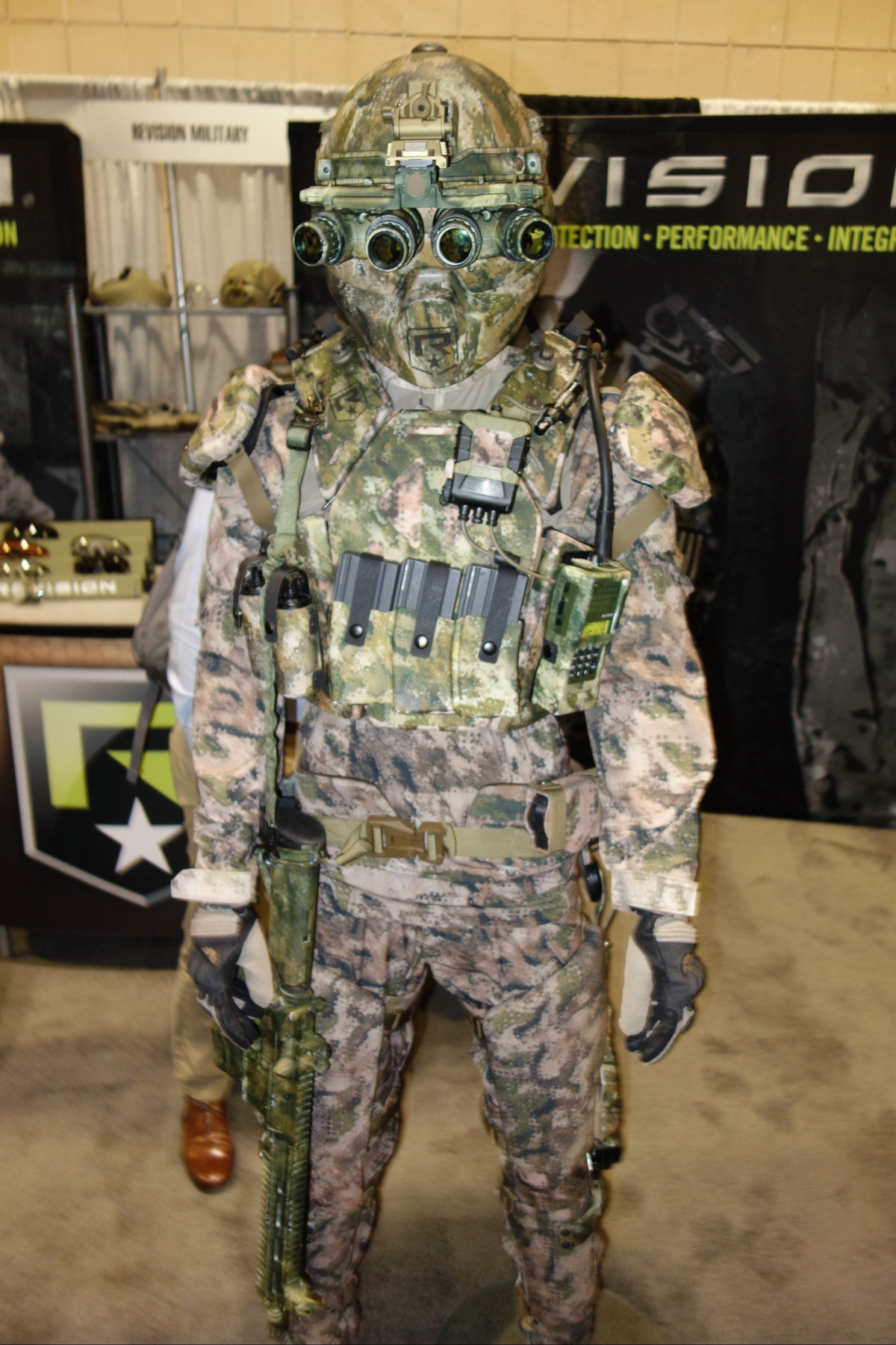 Đã có những tiếng cười nhưng ông Obama hoàn toàn nghiêm túc: quân đội Mỹ khi đó xây dựng một dự án có tên TALOS (Tatical Assault Light Operation Suit).