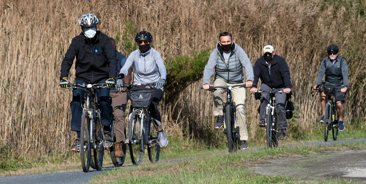 "Nếu ông ấy là kiểu vừa đạp xe, vừa nói chuyện với mọi người, đó có thể là một vấn đề", ông Richard cho hay.