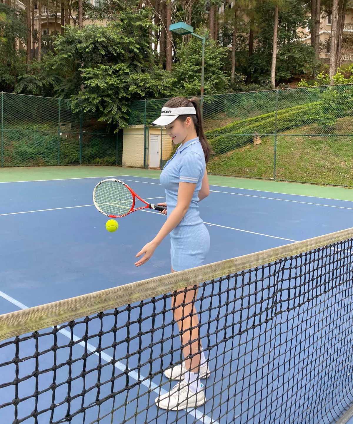 Ba kiểu ăn diện khác nhau của Thảo Nguyên khi đi chơi golf, kiểu nào cũng làm người xem không thể nào rời mắt.