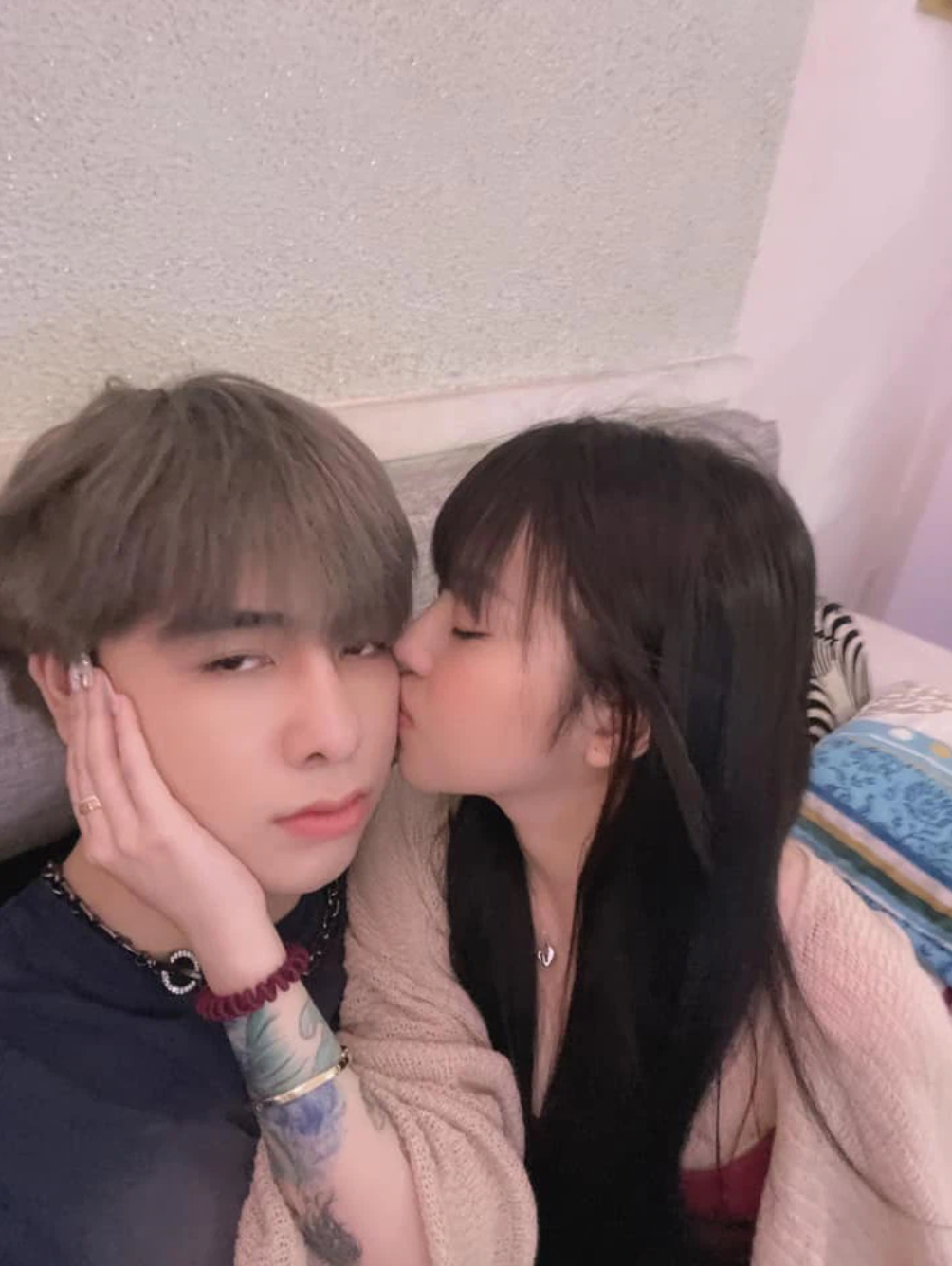 Lai Lai cùng bạn trai thời gian qua đã liên tục khiến cộng đồng game thủ phải "nổ mắt" qua những hình ảnh tình tứ.