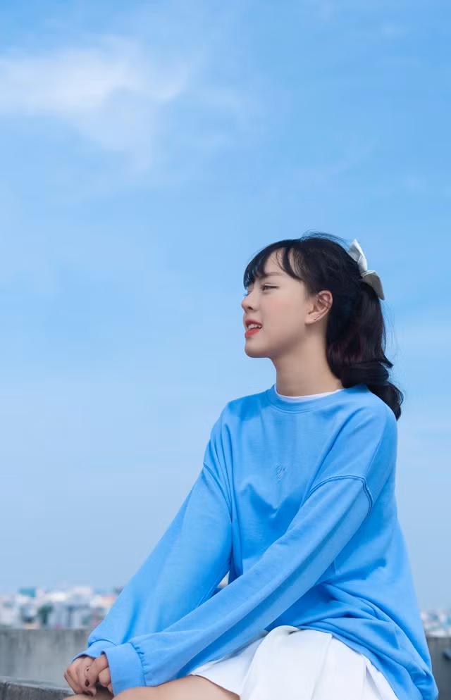 MC Thảo Trang sở hữu giọng nói dễ thương đốn tim hàng ngàn người xem trong những bản tin tổng hợp ở các giải đấu quốc tế của 500Bros Media.