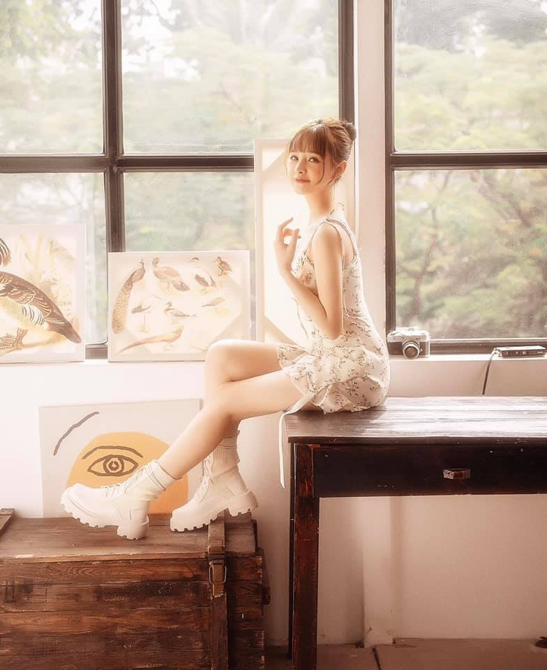 Fanpage của cô nàng này có tới 655 nghìn lượt follow, một con số khủng mà nhiều streamer trẻ phải ao ước.