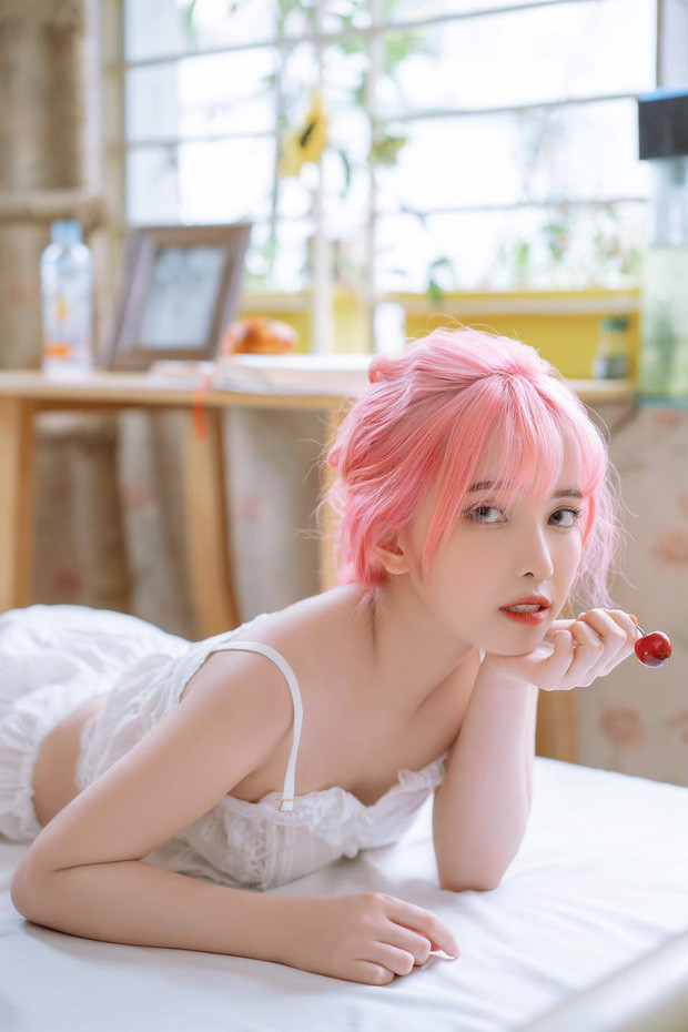 Vũ Thị Diệu Hương, hay còn được biết đến với biệt danh Bé Cơ, là một trong những nữ streamer thế hệ mới của Liên Quân Mobile Việt.