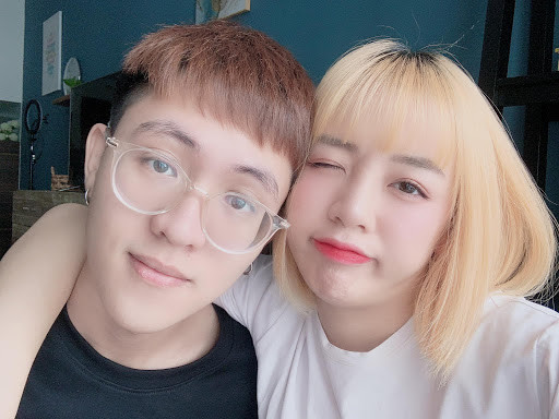 Được biết, người thứ 3 lén lút qua lại với H.T.H là Venus, cựu tuyển thủ hỗ trợ của Team Secret. Việc bị “cắm sừng” khiến Hà Tiều Phu không ổn trong một khoảng thời gian.