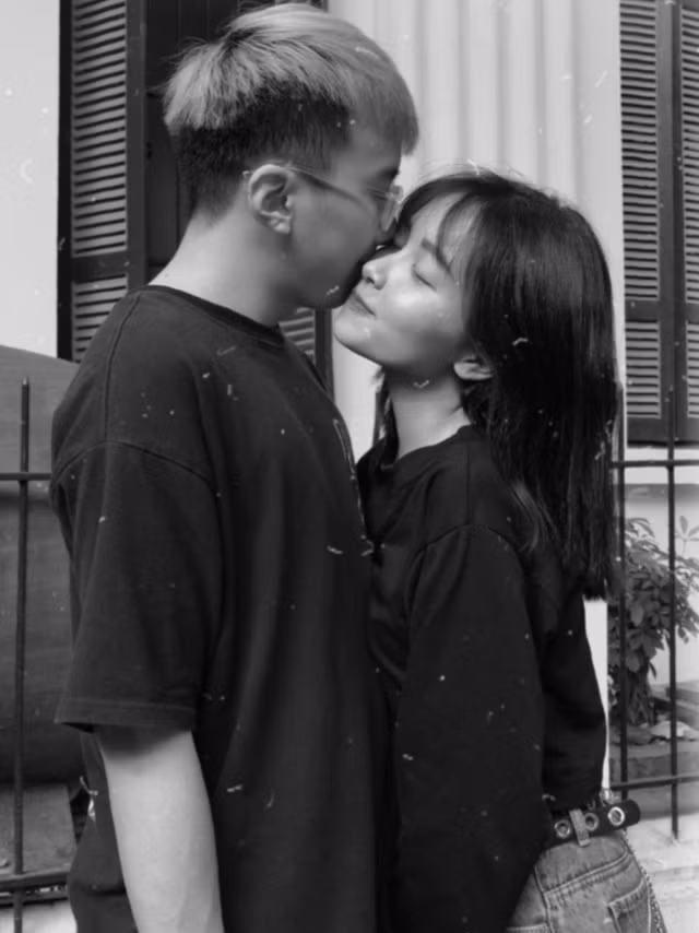 Quen nhau từ một giải đấu của tựa game PUBG Mobile, Zico là vận động viên thi đấu chuyên nghiệp, còn Mộc Miên là MC của giải.