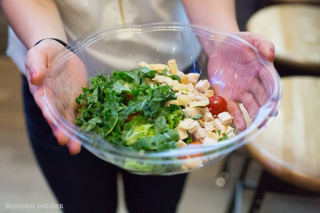 Deepak Sekar, Giám đốc điều hành của startup về robot tự động Chowbotics, cho biết mục tiêu của robot Sally là cung cấp cho những người lao động những bữa ăn nhanh an toàn và có thể mua ngay tại chỗ.