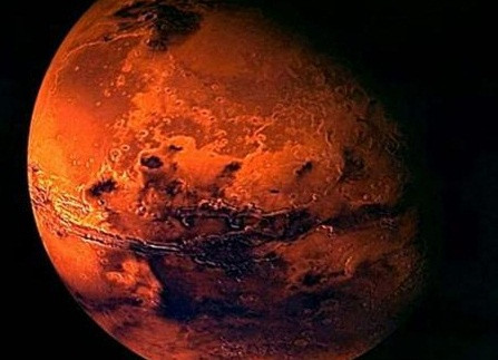 "Chúng tôi lần đầu tiên tính được tốc độ rò rỉ khí metan tại miệng núi lửa Gale trên sao Hỏa, tương đương với trung bình &lt;50 parts per nghìn tỷ khí tính theo thể tích trên 5 km trong khí quyển ngập nắng, và nó đạt 410 parts per nghìn tỷ tính theo thể tích gần bề mặt khi vào ban đêm. Trong bài báo này, chúng tôi khẳng định, lượng nhỏ khí metan thoát ra khỏi mặt đất liên tục.