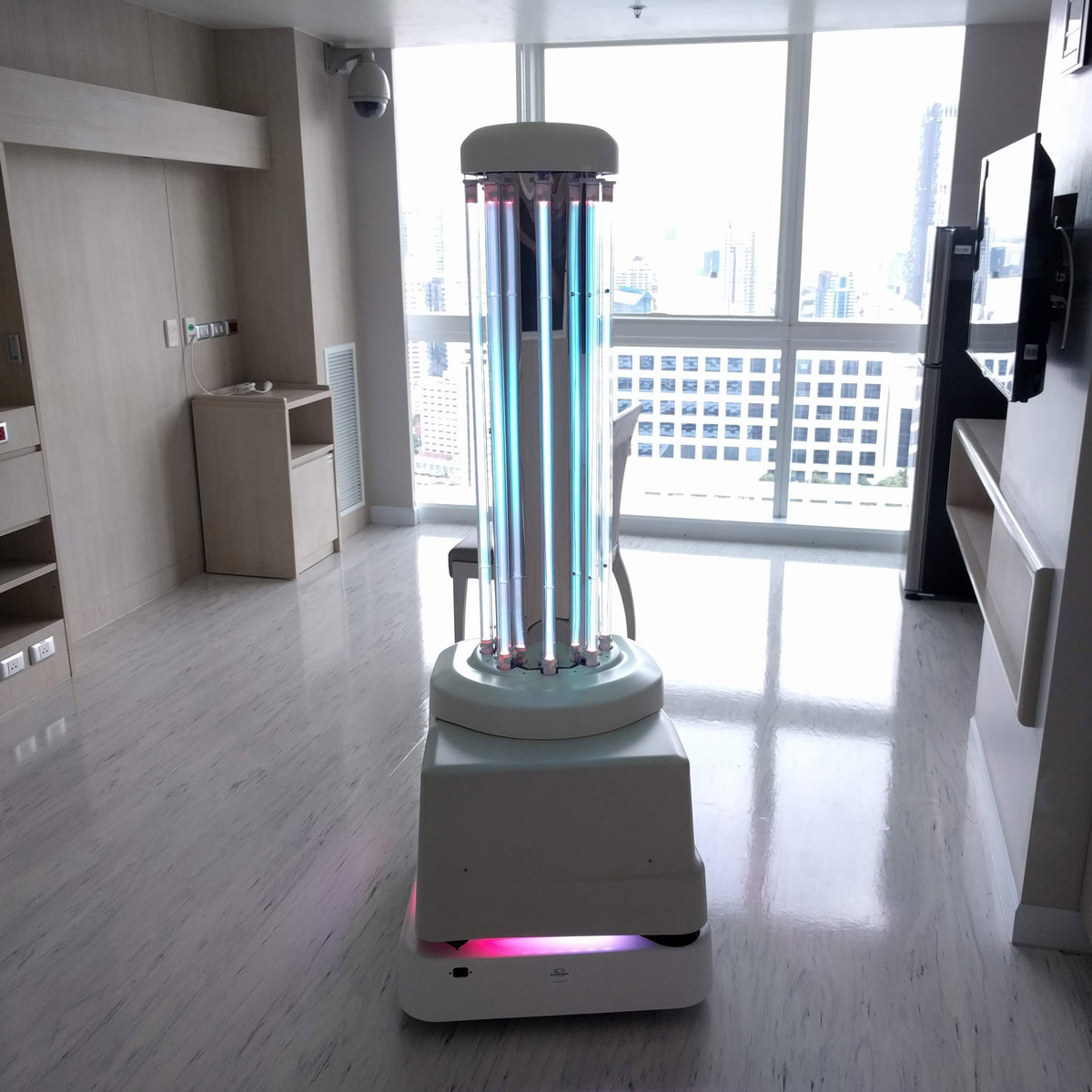 Hệ thống này sử dụng bước sóng ngắn của tia cực tím, được gọi là UV-C, để phá vỡ DNA của virus và vi khuẩn.