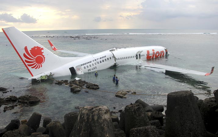 Ngày 15/11/2018 một chiếc Boeing 737 MAX 8 của hãng hàng không Lion Air mang số hiệu JT610 cất cánh từ sân bay quốc tế Jakarta, thủ đô Indonesia đã lao xuống biển làm 189 người thiệt mạng.