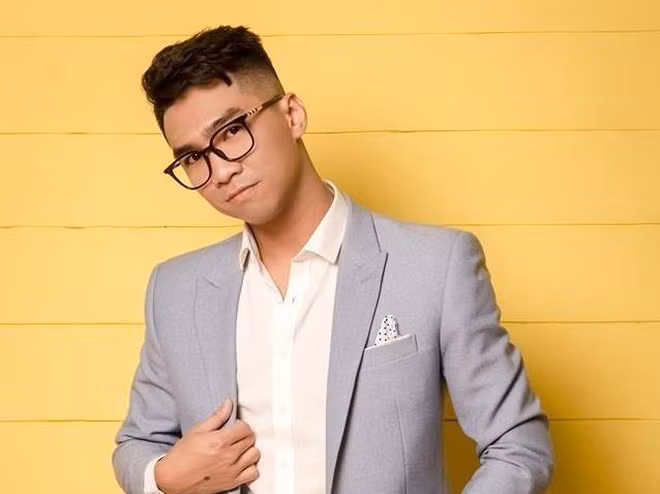 Streamer PewPew vừa qua cũng khiến không ít fan hâm mộ giật mình khi xuất hiện một chàng trai khá giống với idol của mình.