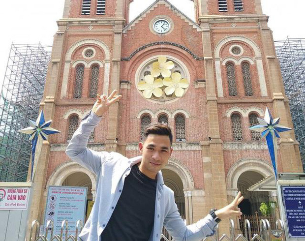 Không chỉ có những nét tương đồng về ngoại hình, chàng trai Đức Cảnh thậm chí còn góp mặt trên một show truyền hình hẹn hò tương tự nam streamer.