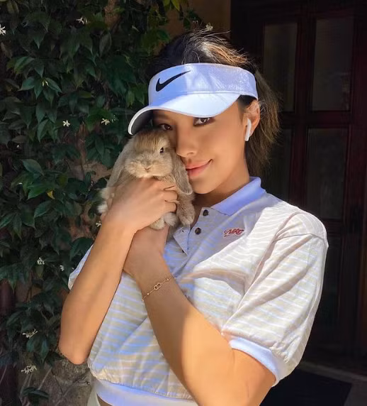 Sở hữu vóc dáng nóng bỏng, tay golf 19 tuổi thường xuyên khoe dáng trên trang cá nhân.